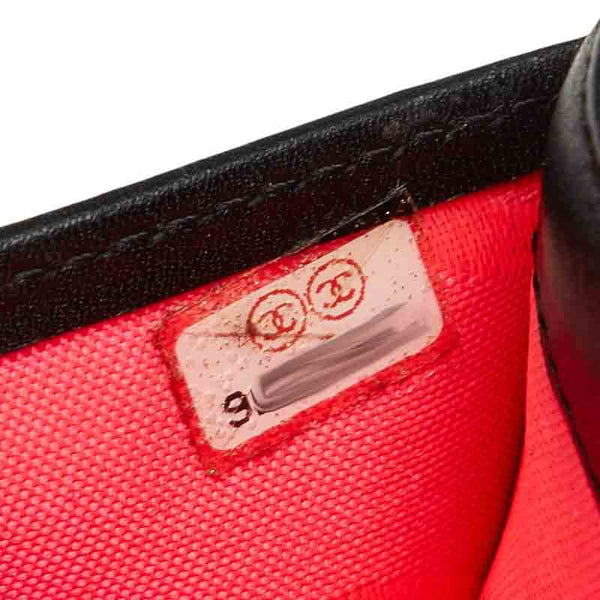 シャネル マトラッセ カンボンライン ココマーク 二つ折り財布 コンパクトウォレット ブラック ラムスキン レディース CHANEL 【中古】