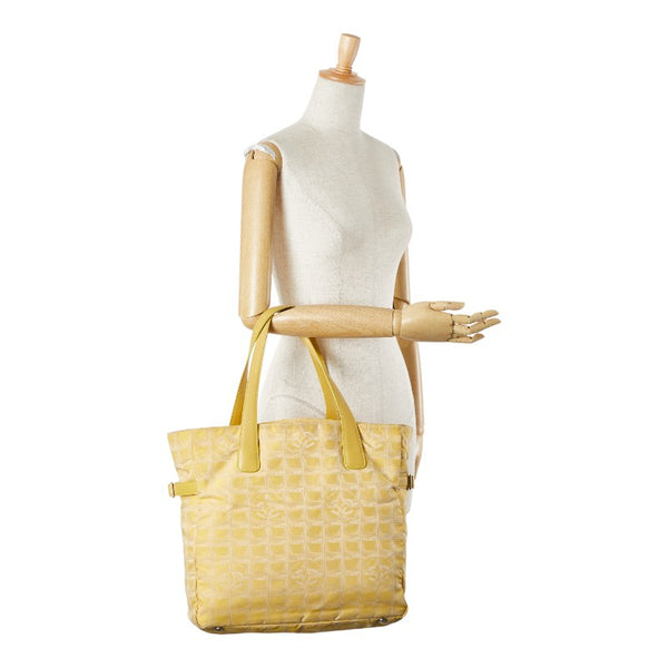 シャネル ニュートラベルライン ハンドバッグ トートバッグ イエロー ナイロン レザー レディース CHANEL 【中古】