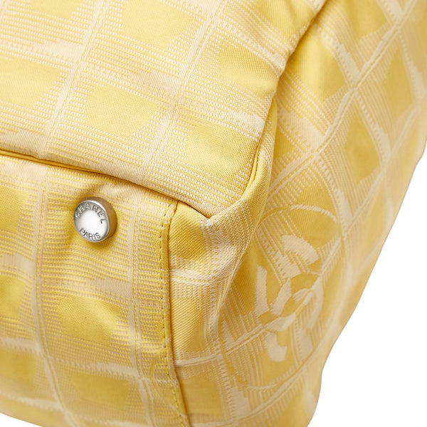 シャネル ニュートラベルライン ハンドバッグ トートバッグ イエロー ナイロン レザー レディース CHANEL 【中古】