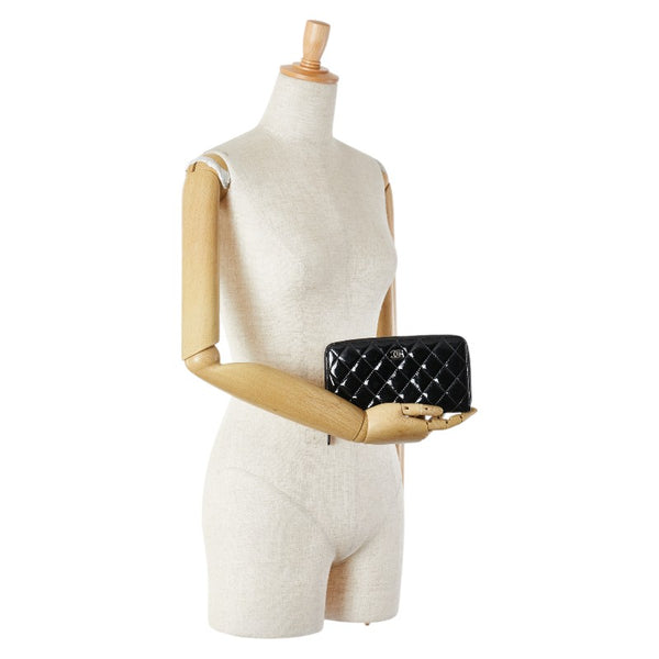 シャネル ブリリアント マトラッセ ココマーク ラウンドファスナー 長財布 ブラック エナメル レディース CHANEL 【中古】