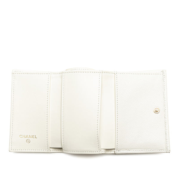 シャネル マトラッセ ココマーク クラシックスモールウォレット 三つ折り財布 A84401 ホワイト キャビアスキン レディース CHANEL 【中古】