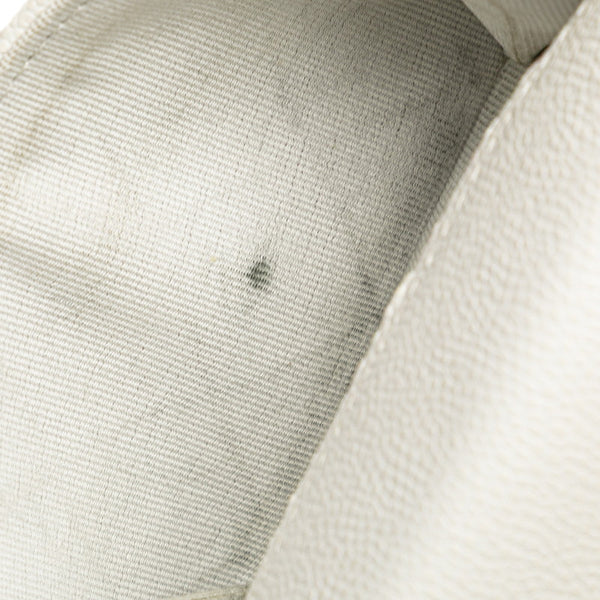 シャネル マトラッセ ココマーク クラシックスモールウォレット 三つ折り財布 A84401 ホワイト キャビアスキン レディース CHANEL 【中古】