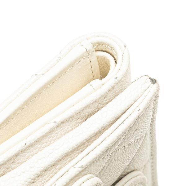 シャネル マトラッセ ココマーク クラシックスモールウォレット 三つ折り財布 A84401 ホワイト キャビアスキン レディース CHANEL 【中古】