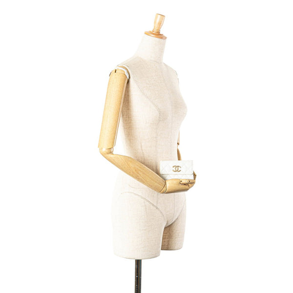 シャネル マトラッセ ココマーク カードケース ホワイト ゴールド キャビアスキン レディース CHANEL 【中古】