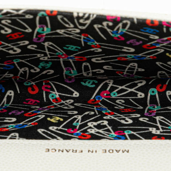 シャネル マトラッセ ココマーク カードケース ホワイト ゴールド キャビアスキン レディース CHANEL 【中古】