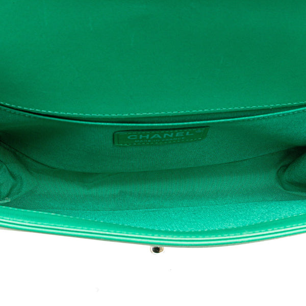 シャネル ボーイシャネル25 Vステッチ シェブロン 斜め掛け チェーン ショルダーバッグ グリーン シルバー ラムスキン パテントレザー レディース CHANEL 【中古】