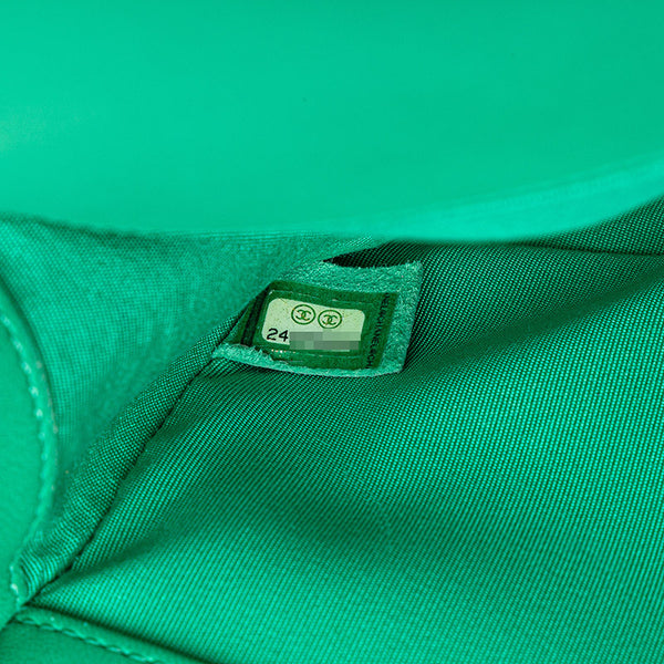 シャネル ボーイシャネル25 Vステッチ シェブロン 斜め掛け チェーン ショルダーバッグ グリーン シルバー ラムスキン パテントレザー レディース CHANEL 【中古】