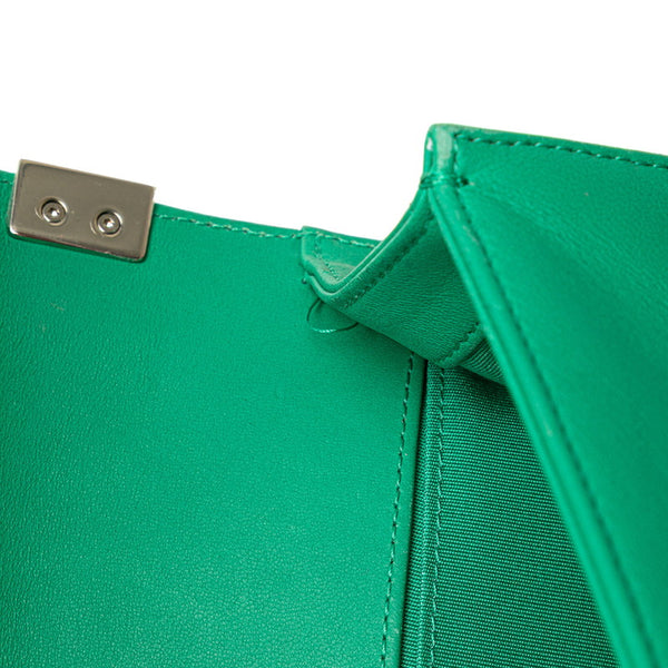 シャネル ボーイシャネル25 Vステッチ シェブロン 斜め掛け チェーン ショルダーバッグ グリーン シルバー ラムスキン パテントレザー レディース CHANEL 【中古】