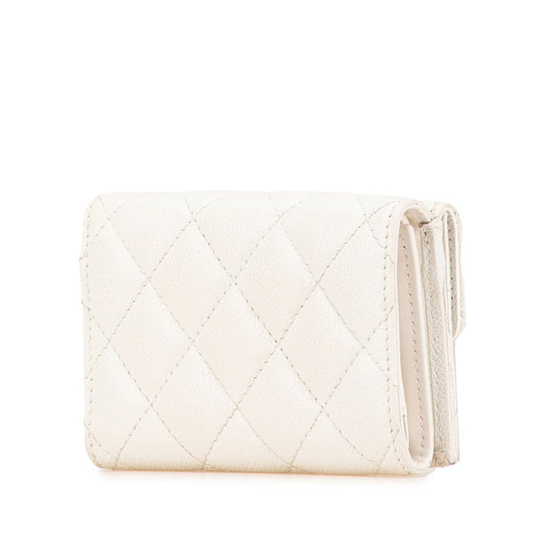 シャネル マトラッセ クラシック スモール フラップ ウォレット  三つ折り財布 AP0230 ホワイト キャビアスキン レディース CHANEL 【中古】