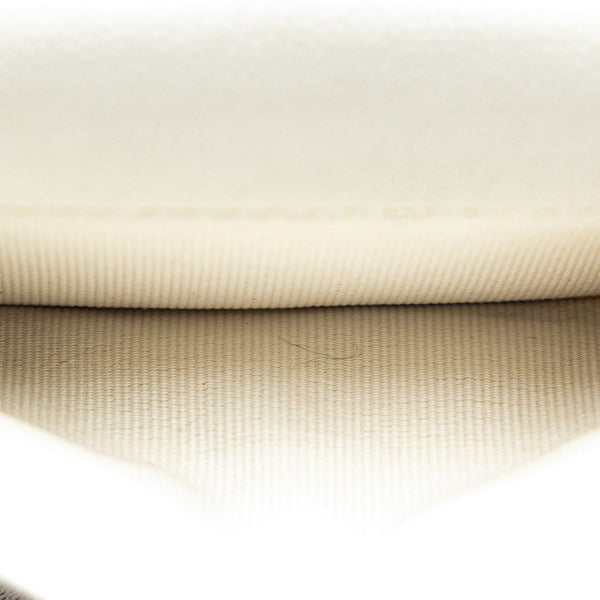 シャネル マトラッセ クラシック スモール フラップ ウォレット  三つ折り財布 AP0230 ホワイト キャビアスキン レディース CHANEL 【中古】