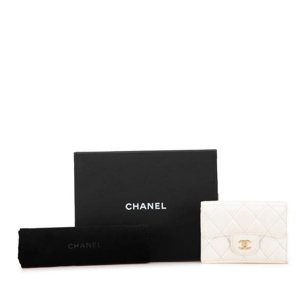 シャネル マトラッセ クラシック スモール フラップ ウォレット  三つ折り財布 AP0230 ホワイト キャビアスキン レディース CHANEL 【中古】