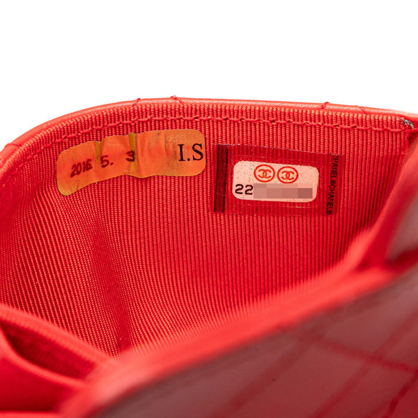 シャネル マトラッセ ココマーク クラシック カードケース 名刺入れ レッド ラムスキン レディース CHANEL 【中古】