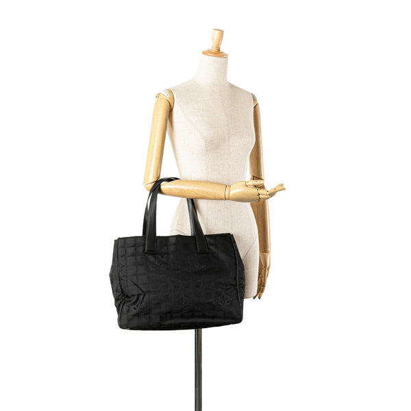 シャネル ニュートラベルライントートMM トートバッグ A15991 ブラック ナイロン レザー レディース CHANEL 【中古】