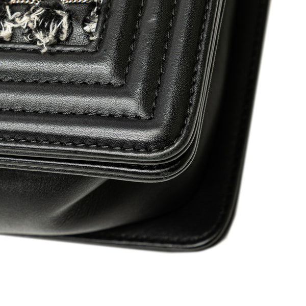 シャネル ボーイシャネル25  斜め掛け チェーン ショルダーバッグ ブラック ホワイト レザー ツイード レディース CHANEL 【中古】