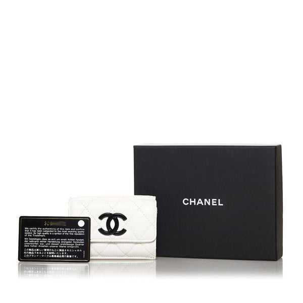 シャネル マトラッセ ココマーク  三つ折り財布 ホワイト キャビアスキン レディース CHANEL 【中古】
