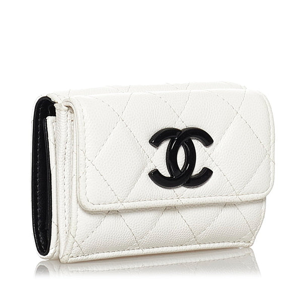 シャネル マトラッセ ココマーク  三つ折り財布 ホワイト キャビアスキン レディース CHANEL 【中古】