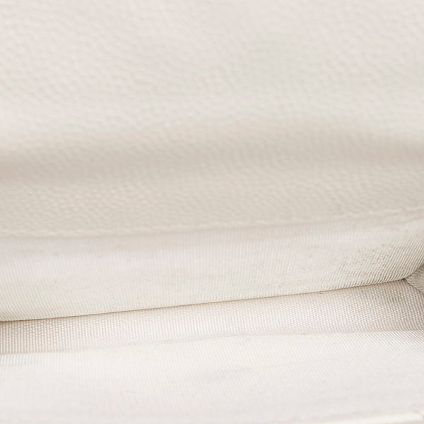 シャネル マトラッセ ココマーク  三つ折り財布 ホワイト キャビアスキン レディース CHANEL 【中古】