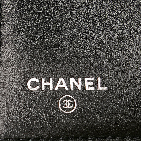 シャネル マトラッセ ココマーク  三つ折り財布 ホワイト キャビアスキン レディース CHANEL 【中古】