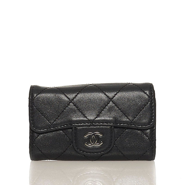 シャネル マトラッセ  6連 キーケース ブラック ラムスキン レディース CHANEL 【中古】