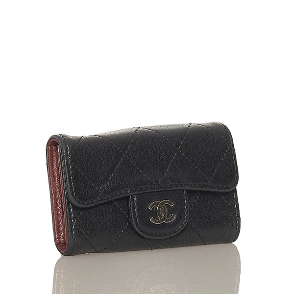 シャネル マトラッセ  6連 キーケース ブラック ラムスキン レディース CHANEL 【中古】