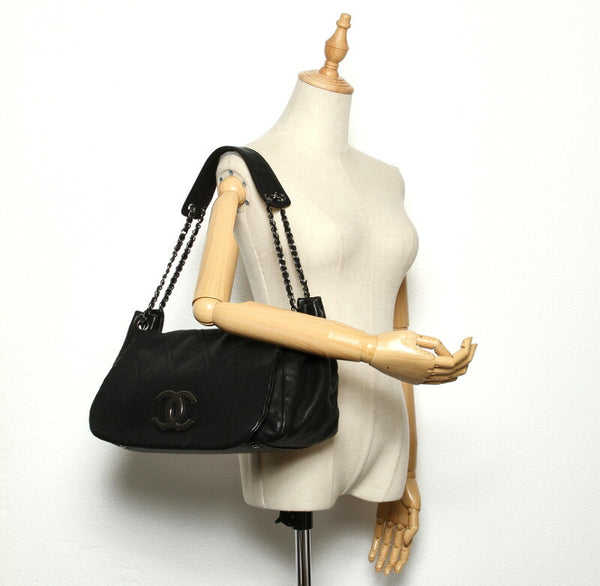 シャネル ブラック  レザー ショルダーバッグ レディース CHANEL 中古