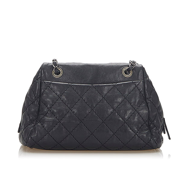 シャネル マトラッセ  17番台 ブラック レザー チェーン ショルダーバッグ レディース CHANEL 中古