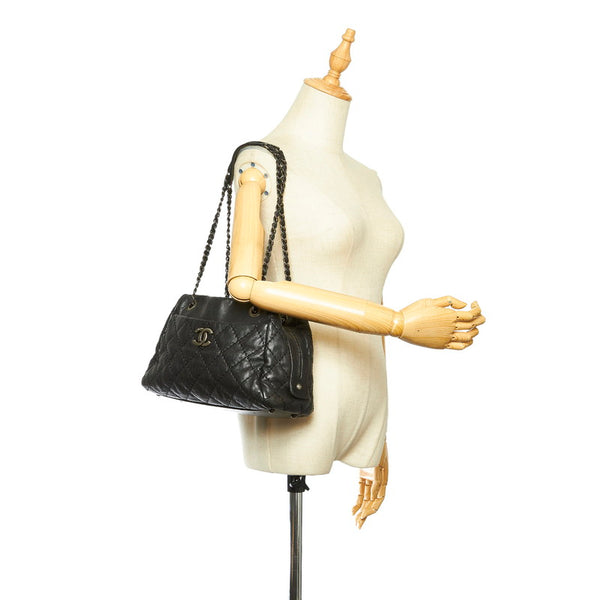 シャネル マトラッセ  17番台 ブラック レザー チェーン ショルダーバッグ レディース CHANEL 中古