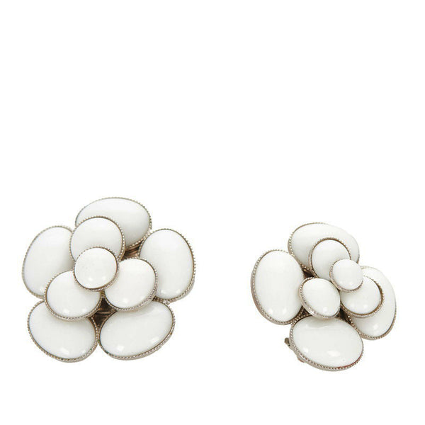 シャネル ホワイト メタル シェル カメリア イヤリング レディース CHANEL 【中古】