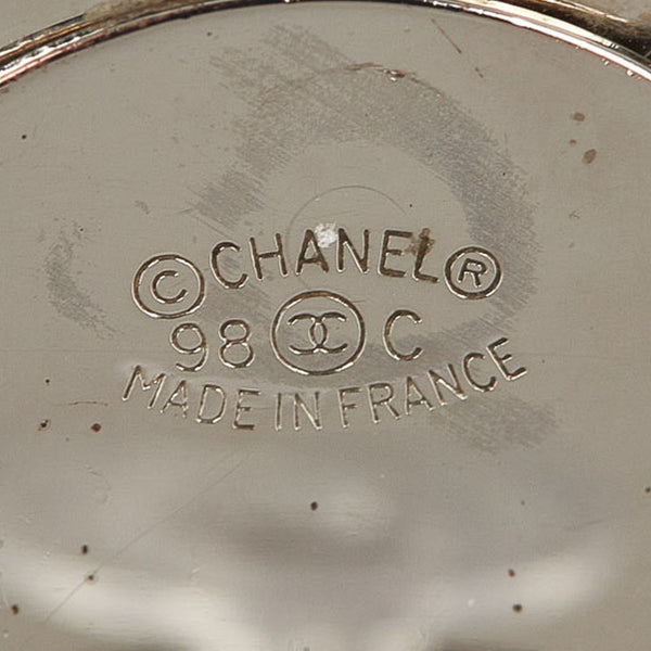 シャネル ホワイト メタル シェル カメリア イヤリング レディース CHANEL 【中古】