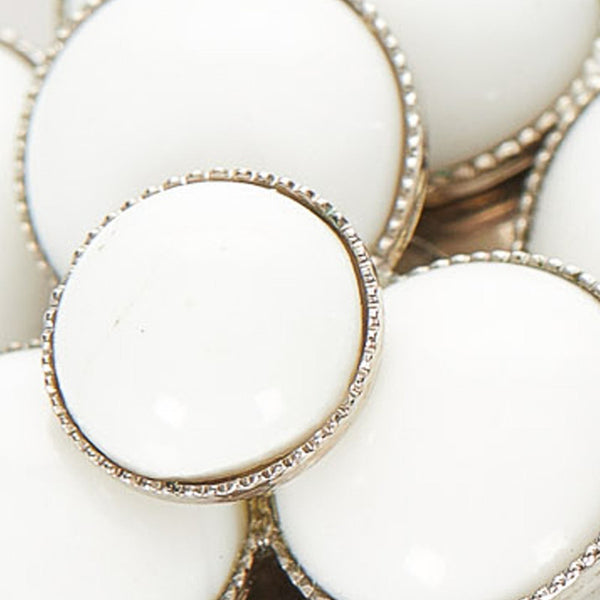 シャネル ホワイト メタル シェル カメリア イヤリング レディース CHANEL 【中古】