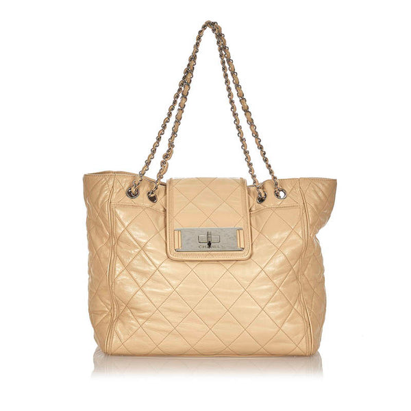 シャネル マトラッセ  ベージュ レザー チェーンショルダーバッグ レディース CHANEL 【中古】