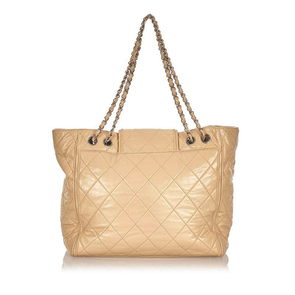 シャネル マトラッセ  ベージュ レザー チェーンショルダーバッグ レディース CHANEL 【中古】