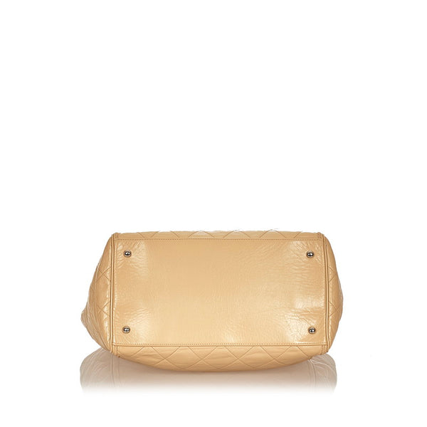 シャネル マトラッセ  ベージュ レザー チェーンショルダーバッグ レディース CHANEL 【中古】