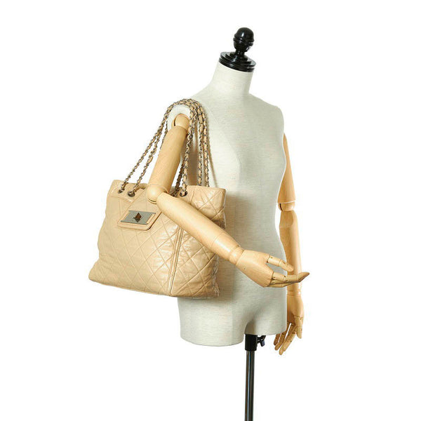 シャネル マトラッセ  ベージュ レザー チェーンショルダーバッグ レディース CHANEL 【中古】