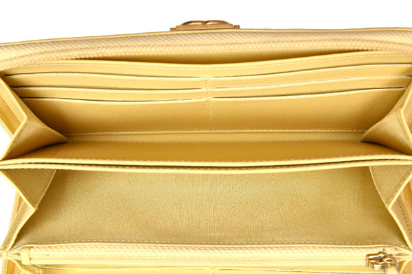 シャネル マトラッセ ココマーク イエロー ラムスキン 長財布 レディース CHANEL 中古