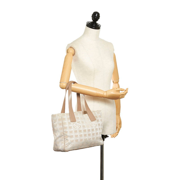 シャネル ニュートラベルライン トートバッグ ベージュ キャンバス レザー レディース CHANEL 【中古】
