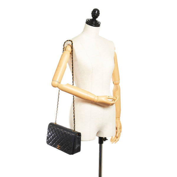 シャネル マトラッセ 24 シングルフラップ チェーン ショルダーバッグ  ブラック ラムスキン レディース CHANEL 【中古】