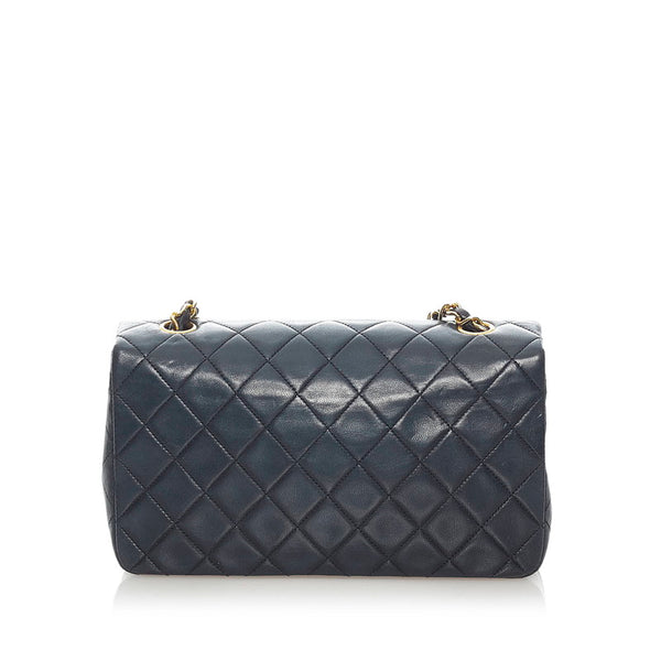 シャネル マトラッセ 24 シングルフラップ チェーン ショルダーバッグ  ブラック ラムスキン レディース CHANEL 【中古】