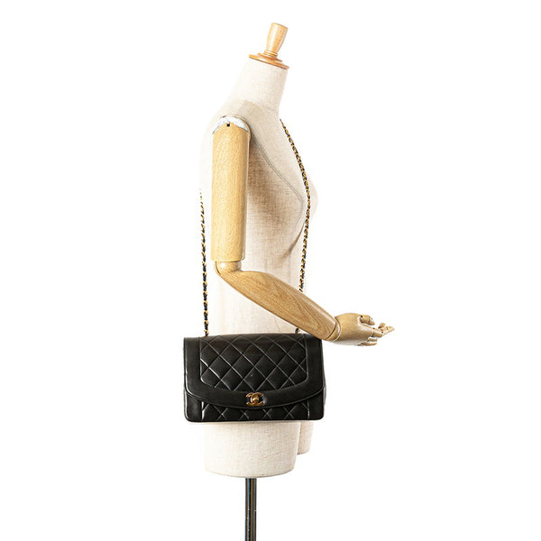 シャネル マトラッセ ダイアナ25 ココマーク 斜め掛け チェーン ショルダーバッグ ブラック ラムスキン レディース CHANEL 【中古】