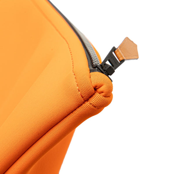 エルメス トゥルースフラット ネオバンMM クラッチバッグ セカンドバッグ ポーチ オレンジ ポリアミド/エラスタン レディース HERMES 【中古】