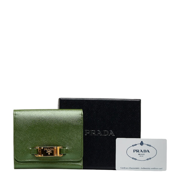 プラダ ロゴプレート サフィアーノ 三つ折り財布 コンパクトウォレット  グリーン ゴールド レザー レディース PRADA 【中古】
