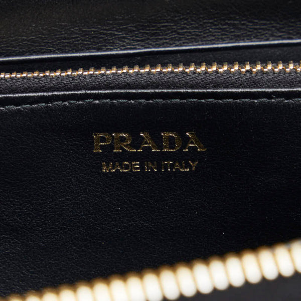 プラダ 三角ロゴプレート ラウンドファスナー 長財布 1ML506 ブラック ナイロン レザー レディース PRADA 【中古】