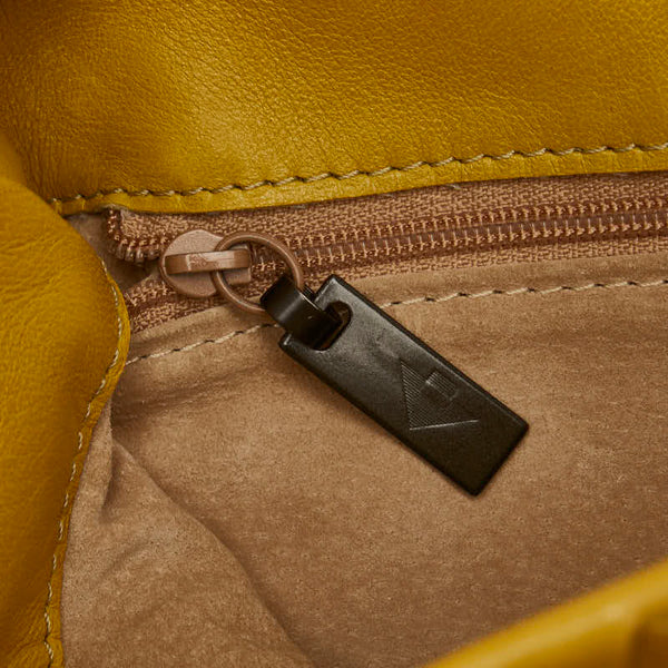 ボッテガヴェネタ イントレチャート ショルダーバッグ イエロー レザー レディース BOTTEGAVENETA 【中古】