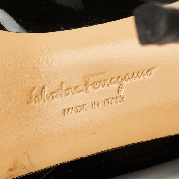 サルヴァトーレフェラガモ ヴァラリボン サイズ：6D ブラック エナメル レディース Salvatore Ferragamo 【中古】