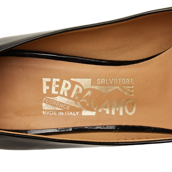 サルヴァトーレフェラガモ ヴァラリボン サイズ：6D ブラック エナメル レディース Salvatore Ferragamo 【中古】