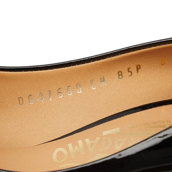 サルヴァトーレフェラガモ ヴァラリボン サイズ：6D ブラック エナメル レディース Salvatore Ferragamo 【中古】