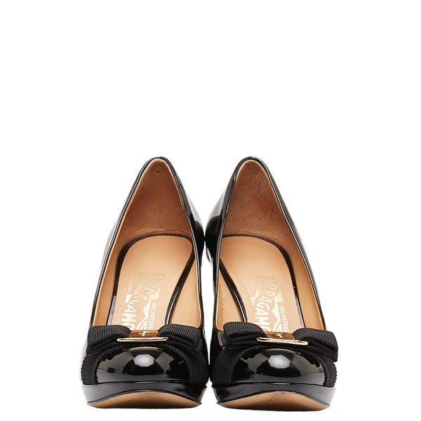 サルヴァトーレフェラガモ ヴァラリボン サイズ：6D ブラック エナメル レディース Salvatore Ferragamo 【中古】