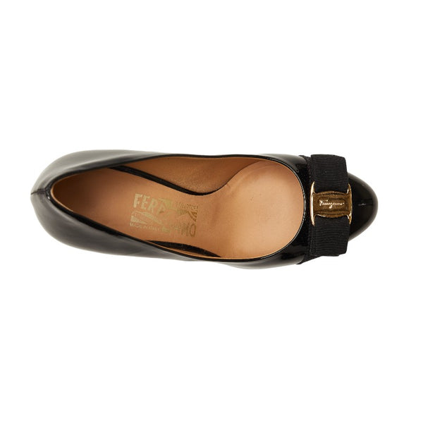 サルヴァトーレフェラガモ ヴァラリボン サイズ：6D ブラック エナメル レディース Salvatore Ferragamo 【中古】