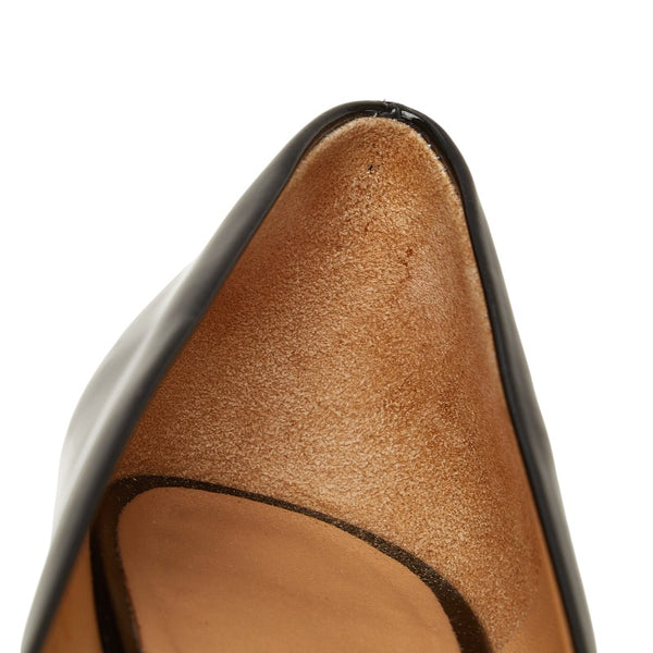 サルヴァトーレフェラガモ ヴァラリボン サイズ：6D ブラック エナメル レディース Salvatore Ferragamo 【中古】