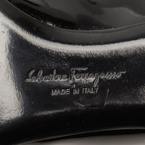 サルヴァトーレフェラガモ ヴァラリボン サイズ：6D ブラック シルバー エナメル レディース Salvatore Ferragamo 【中古】